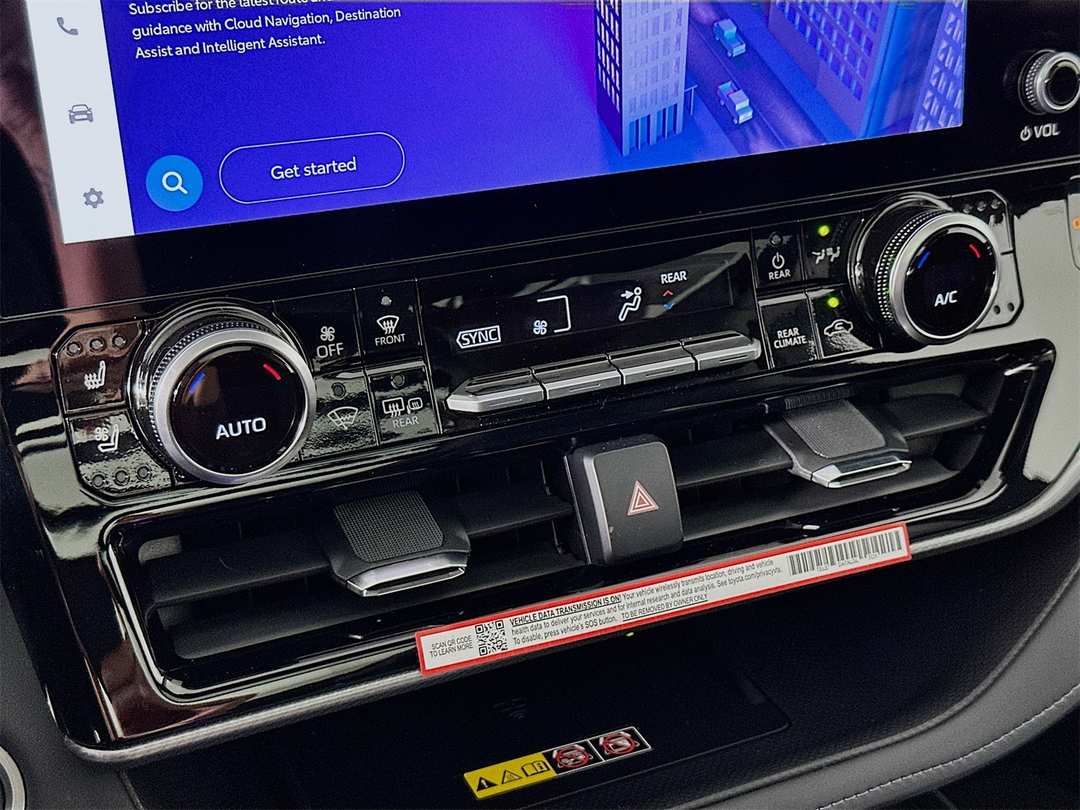 2026 Toyota Highlander Platinum - Image 16