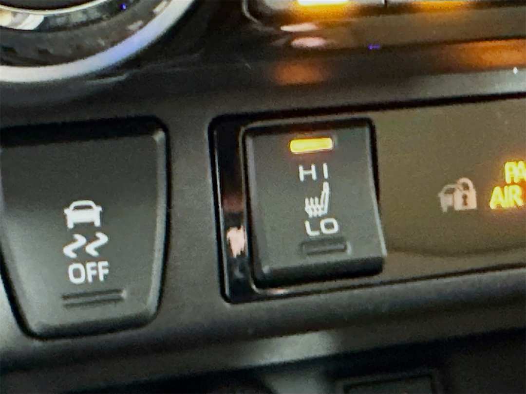 2025 Toyota Rav4 XLE Premium - Image 21