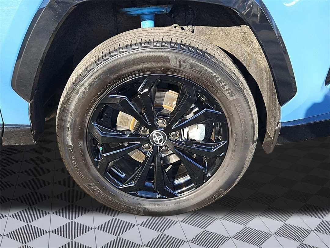 2023 Toyota Rav4 SE - Image 29