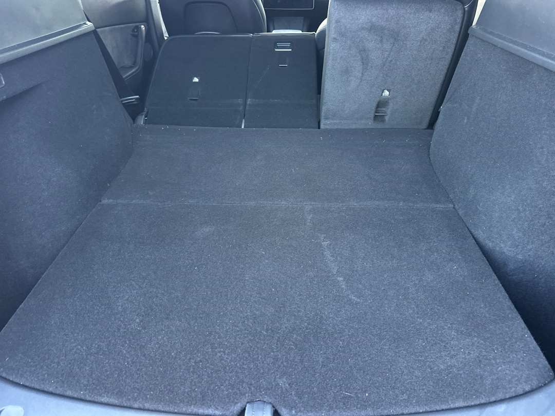 2023 Tesla Model Y Long Range - Image 14