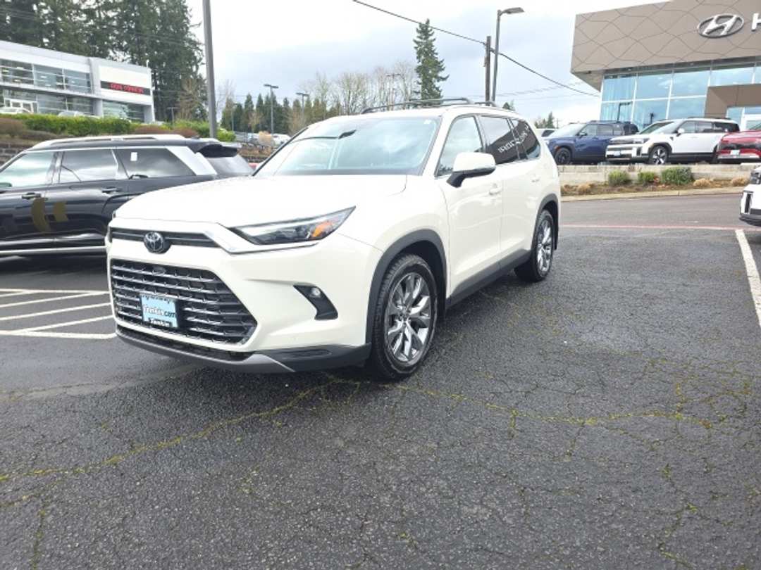 2024 Toyota Grand Highlander Limited - Image 3