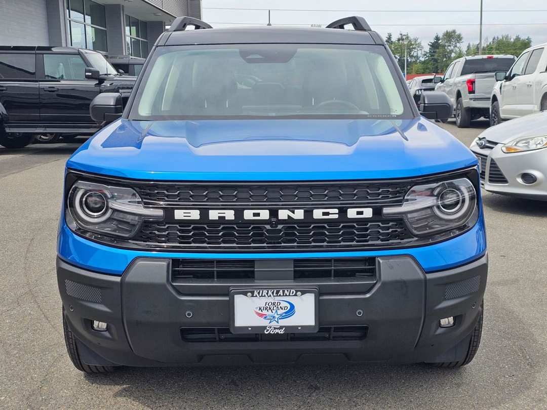 2025 Ford Bronco Sport Outer Banks - Image 2