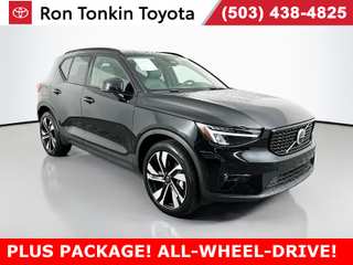 2025 Volvo Xc40 B5 Plus Dark Theme