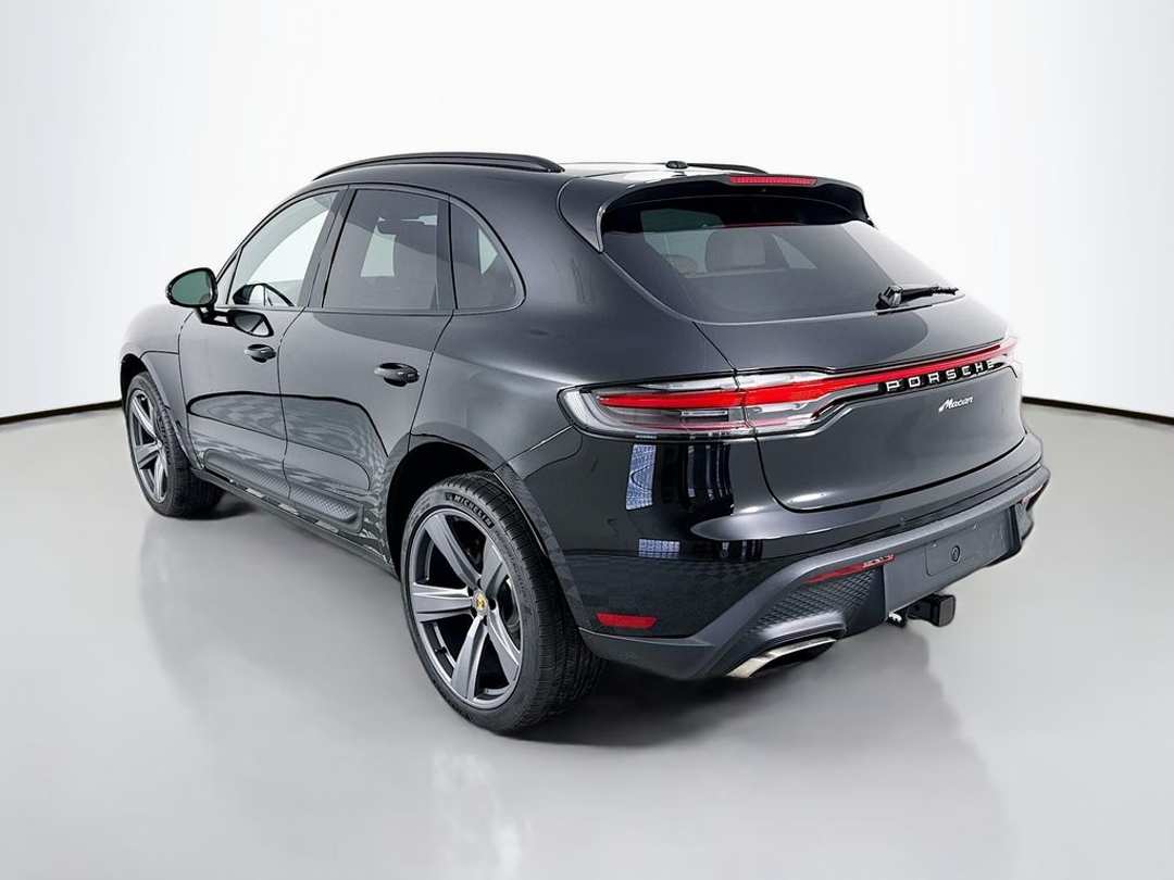2026 Porsche Macan - Image 3