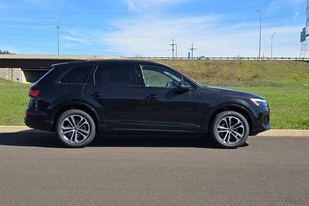 2026 Audi Q7 45 Premium - Image 2