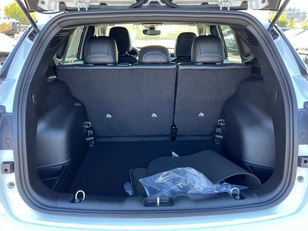 2026 Jeep Compass Latitude - Image 9