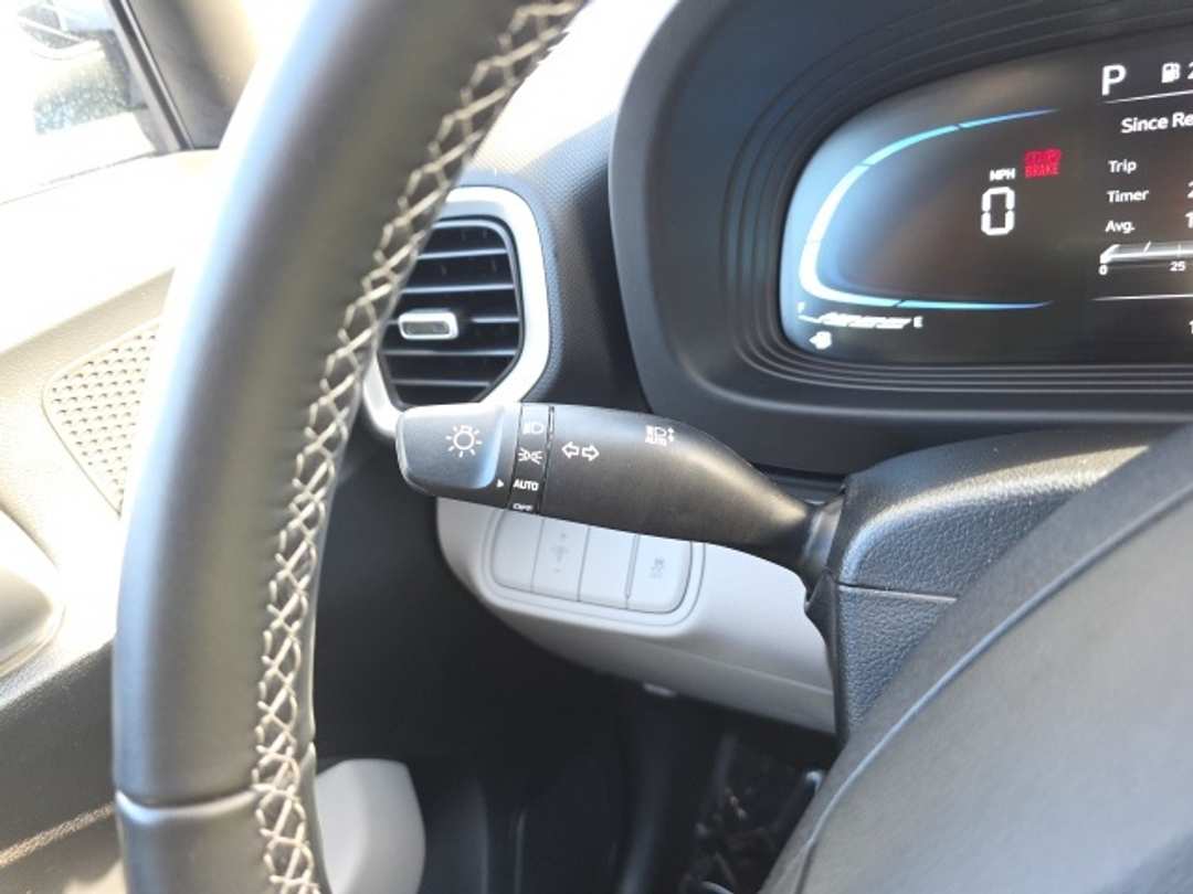 2025 Hyundai Venue SEL - Image 15