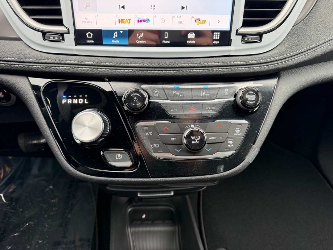 2026 Chrysler Pacifica Select - Image 24