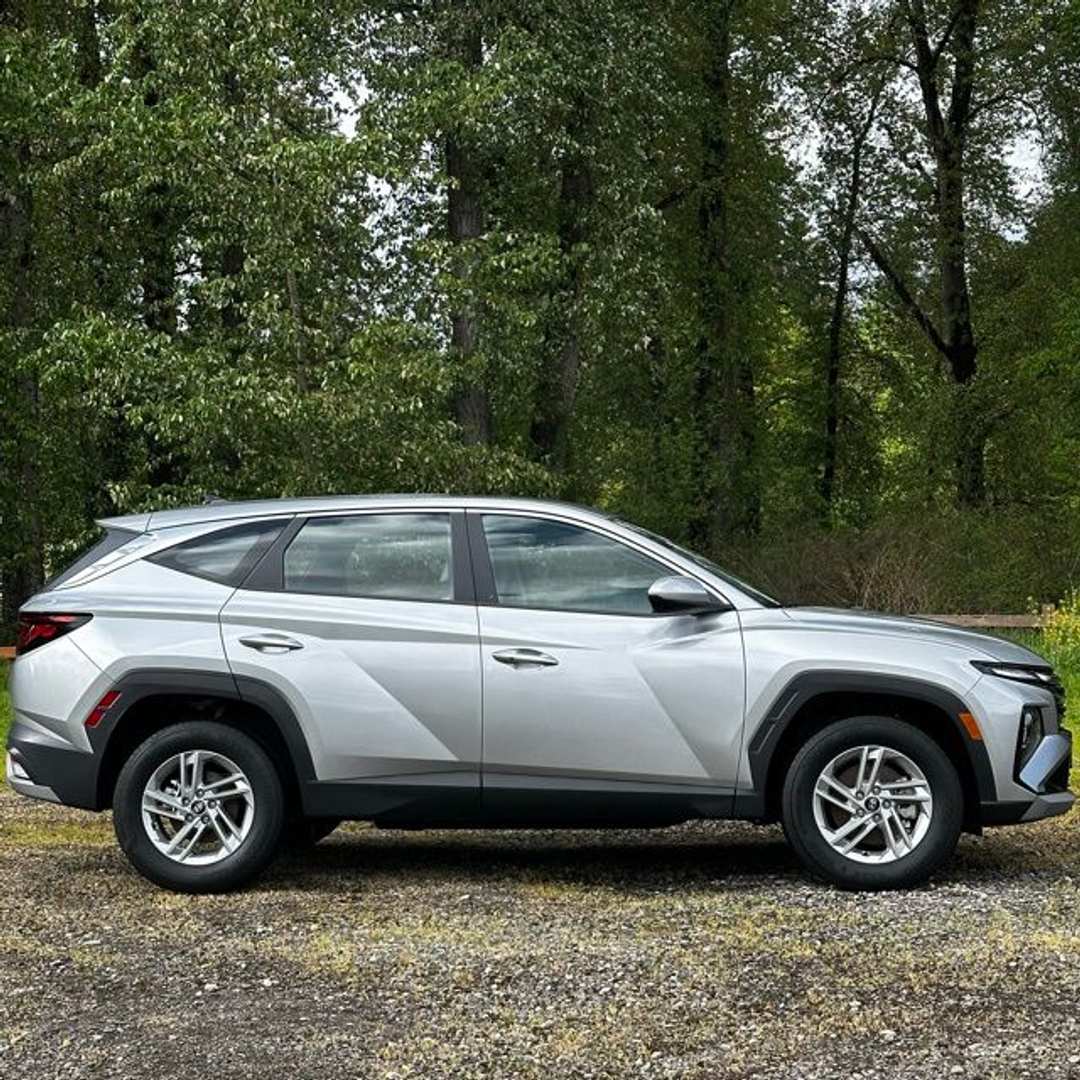 2025 Hyundai Tucson SE - Image 2