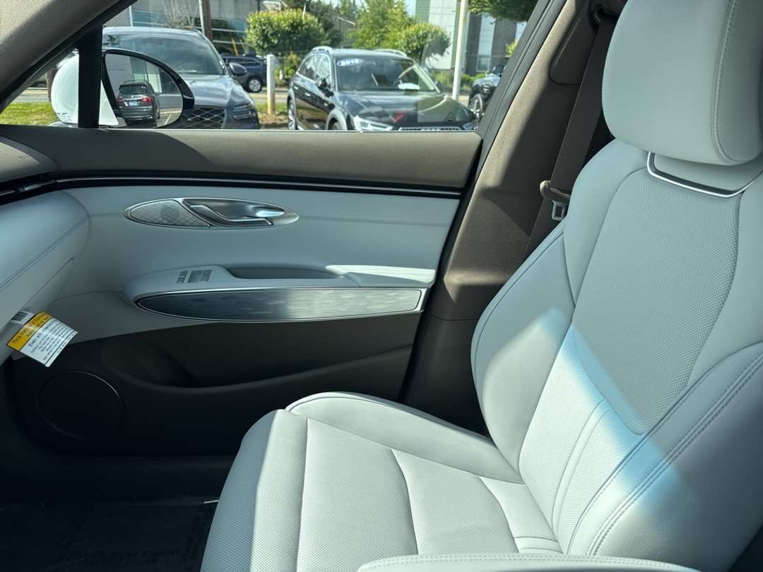 2026 Genesis Electrified Gv70 - Image 30