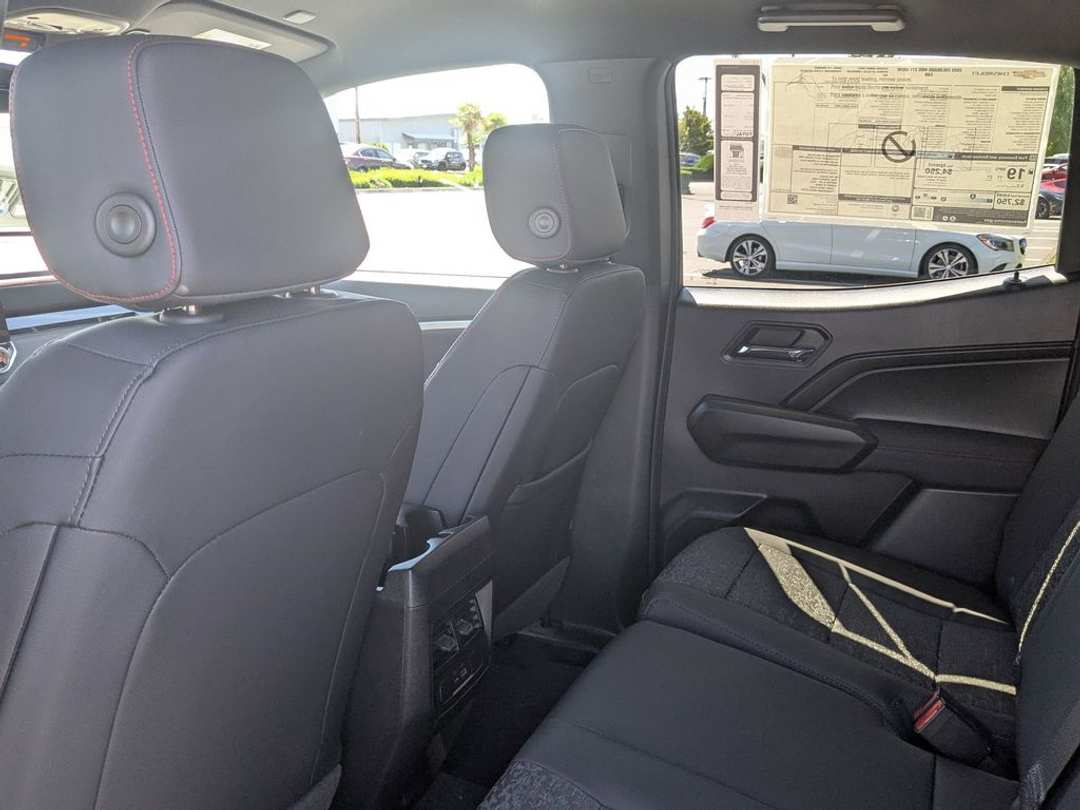 2025 Chevrolet Colorado Z71 - Image 21