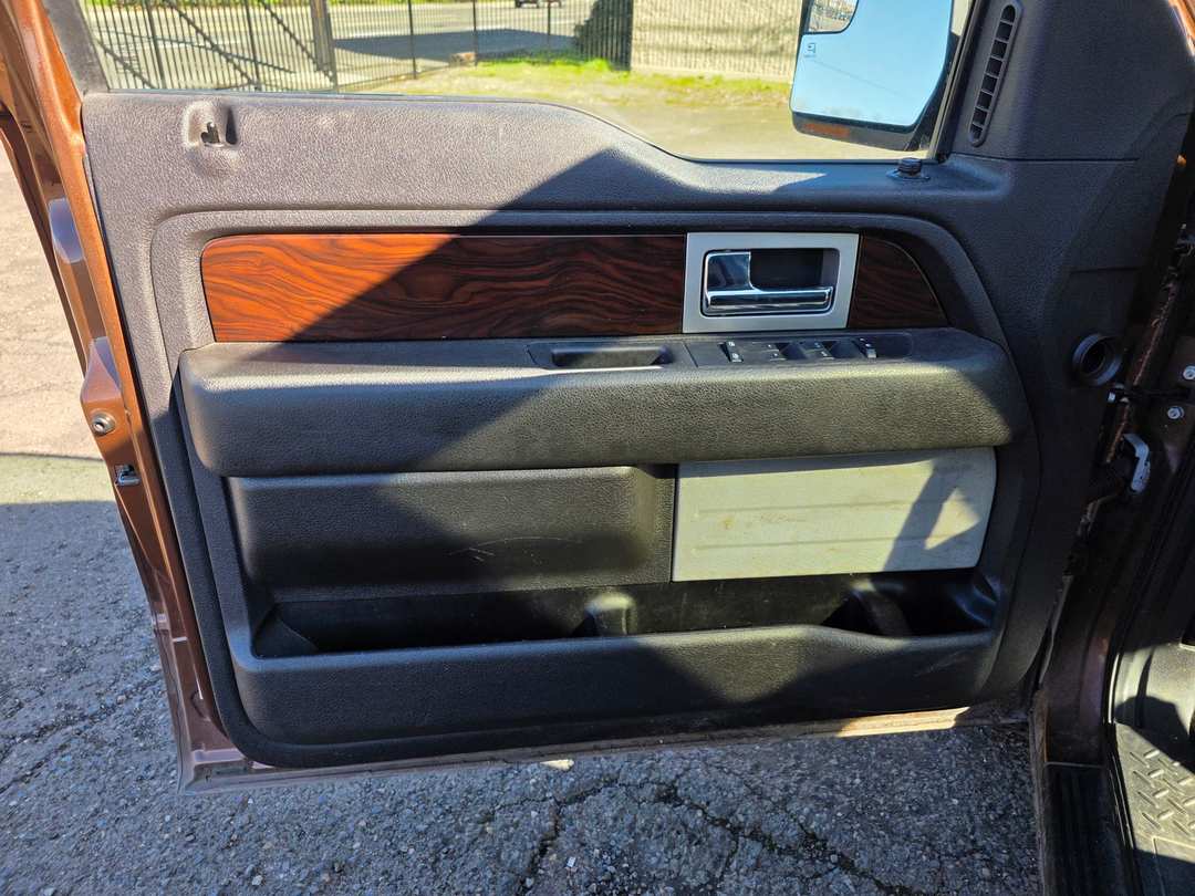 2012 Ford F-150 Lariat - Image 12