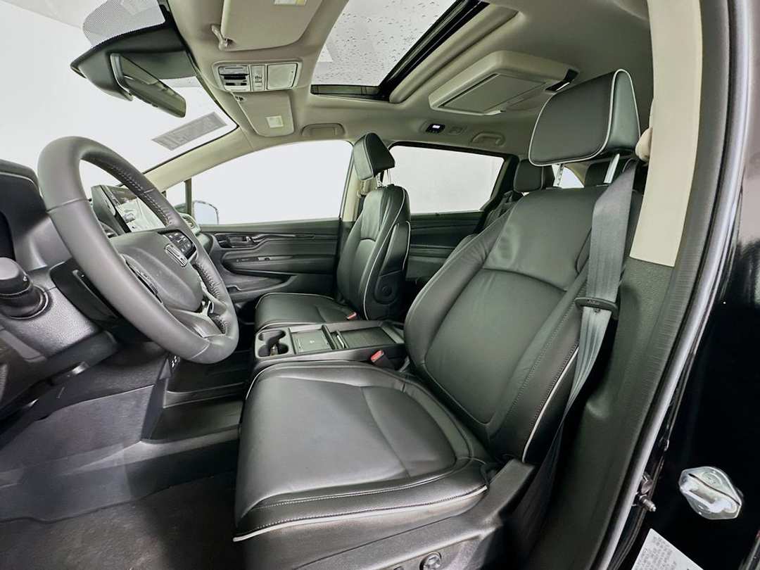 2026 Honda Odyssey Touring - Image 21