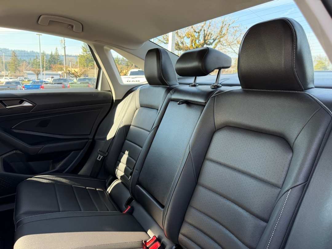 2024 Volkswagen Jetta 1.5T SE - Image 31