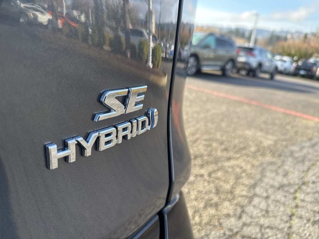 2022 Toyota Rav4 SE - Image 10