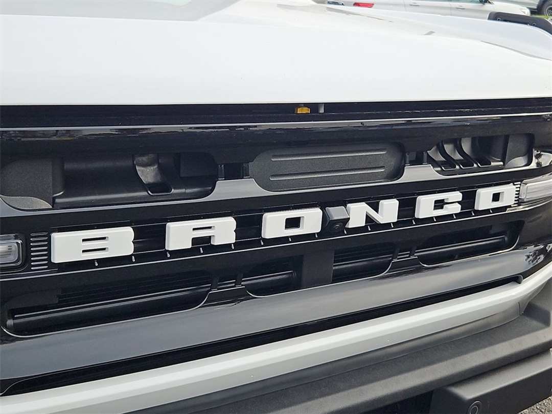 2025 Ford Bronco Outer Banks - Image 29