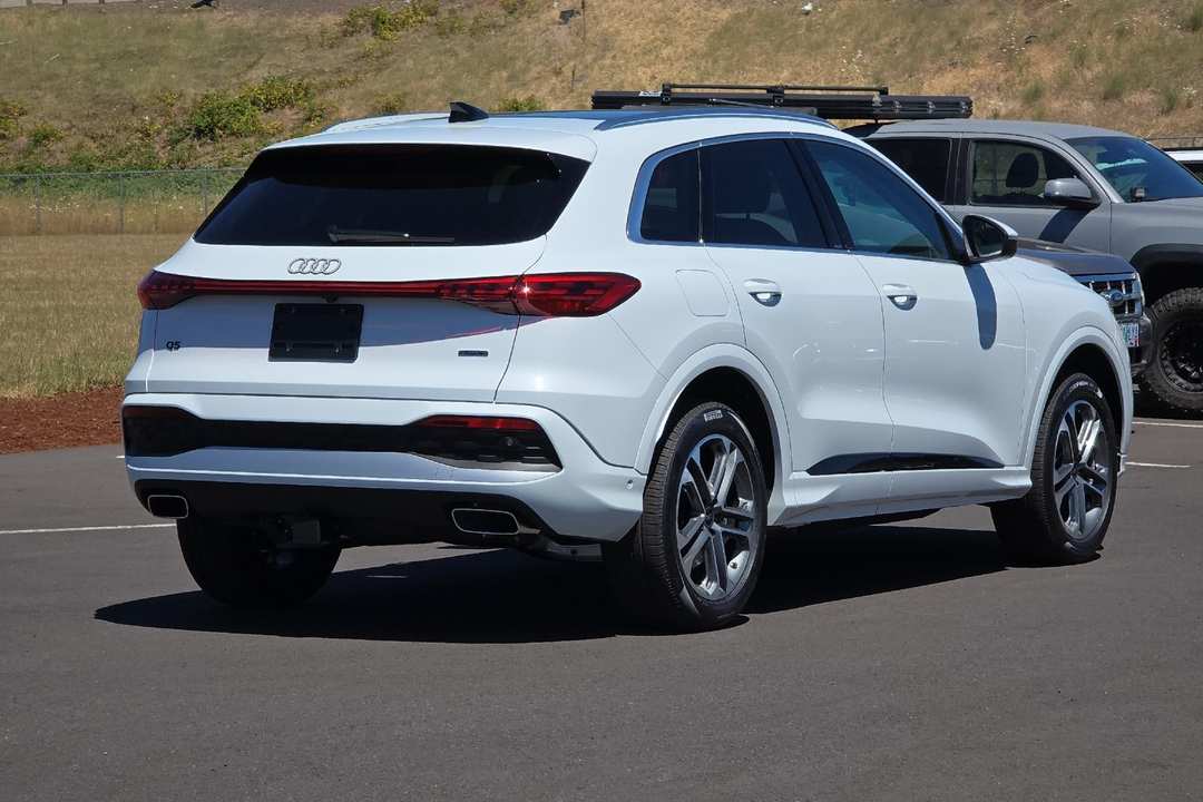 2025 Audi Q5 2.0T Premium Plus - Image 3