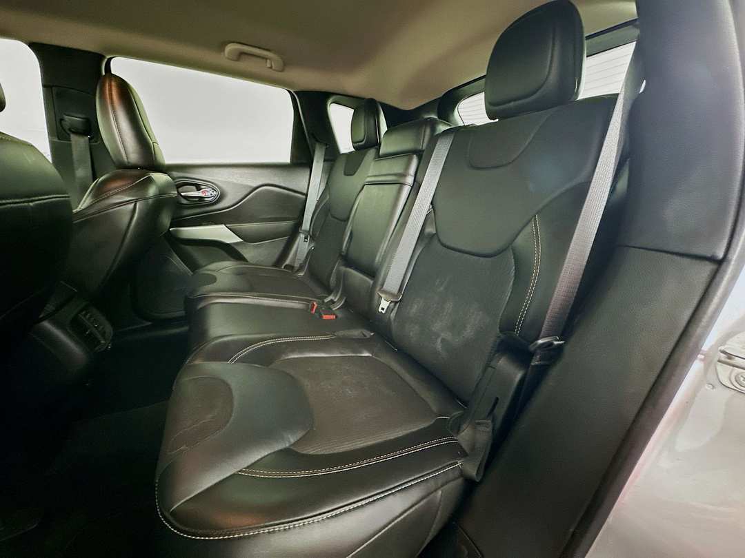 2018 Jeep Cherokee Latitude Plus - Image 23