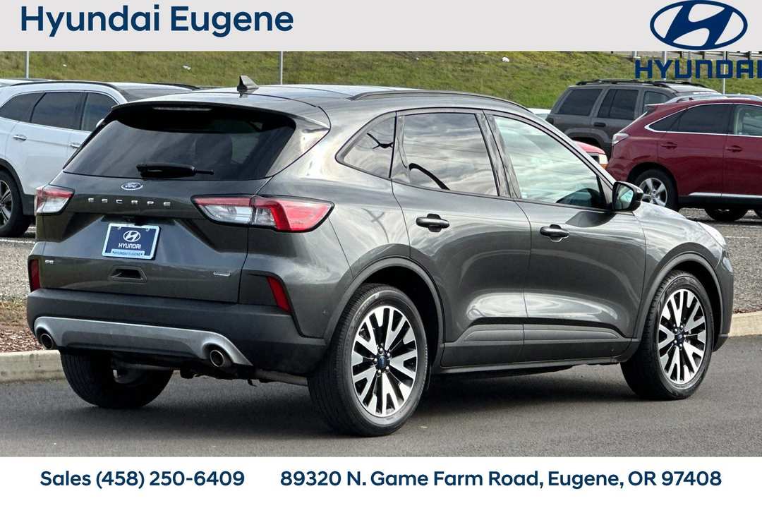 2020 Ford Escape SE Sport Hybrid - Image 3