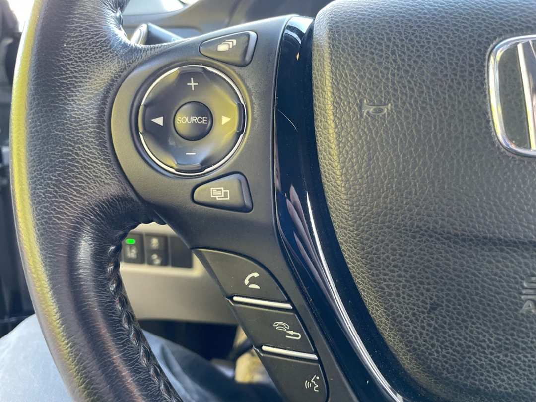 2017 Honda Pilot Touring - Image 13