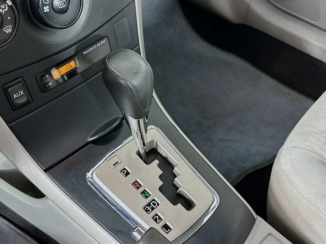 2010 Toyota Corolla LE - Image 16