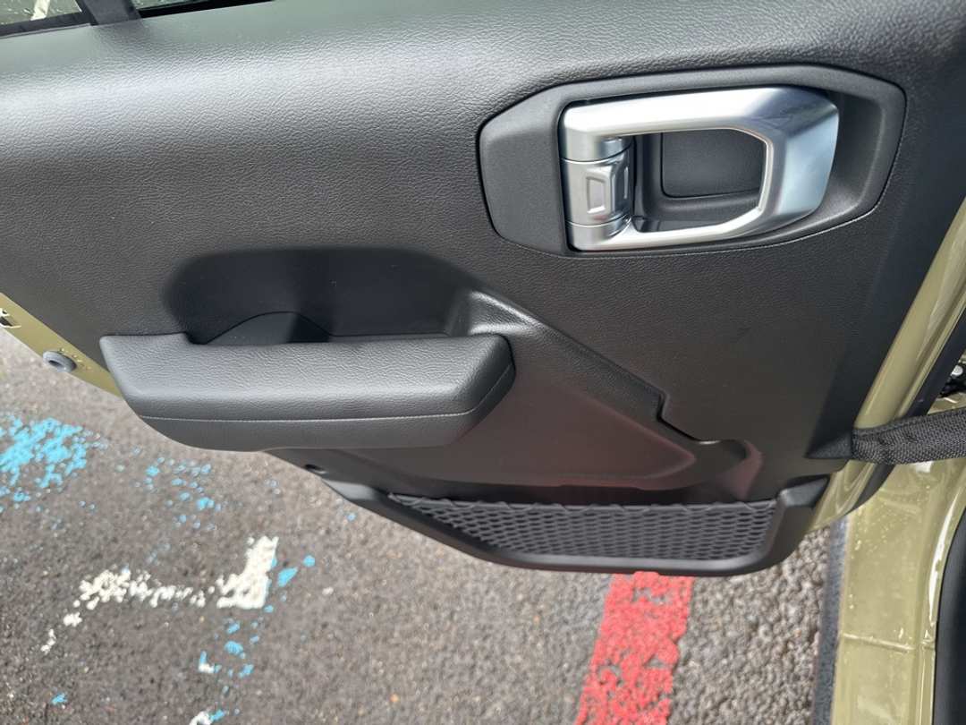 2026 Jeep Wrangler Rubicon - Image 24