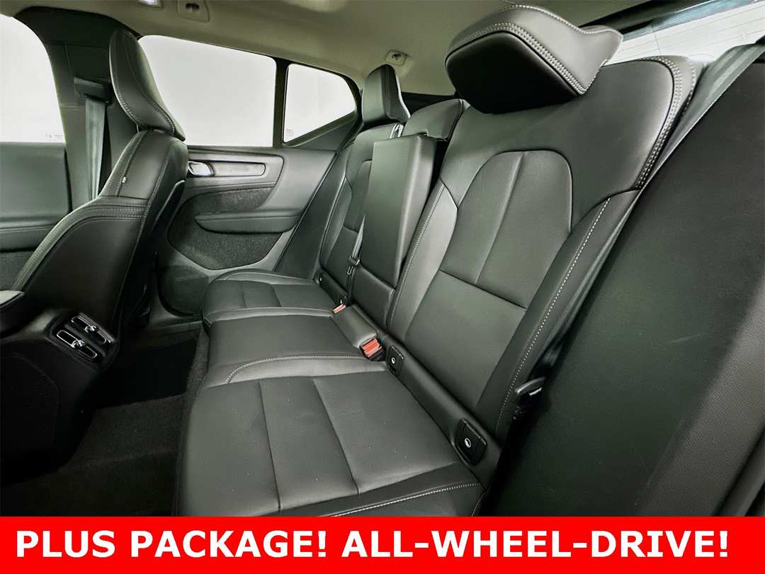 2025 Volvo Xc40 B5 Plus Dark Theme - Image 12