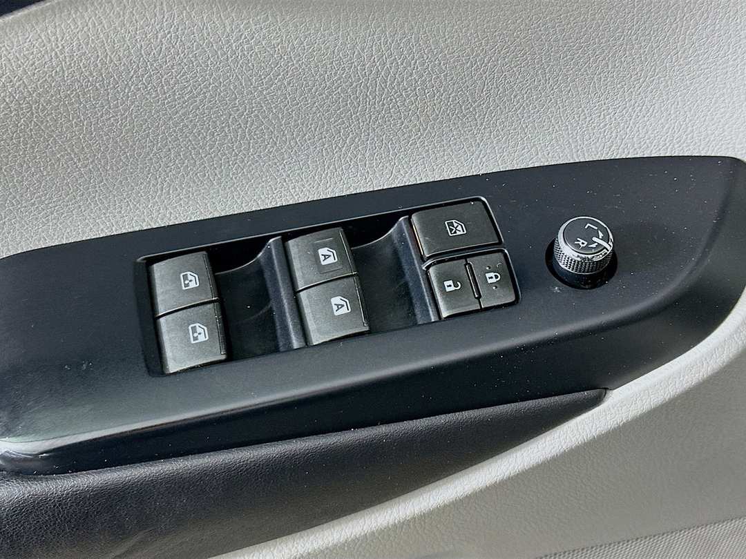 2015 Toyota Highlander XLE V6 - Image 19