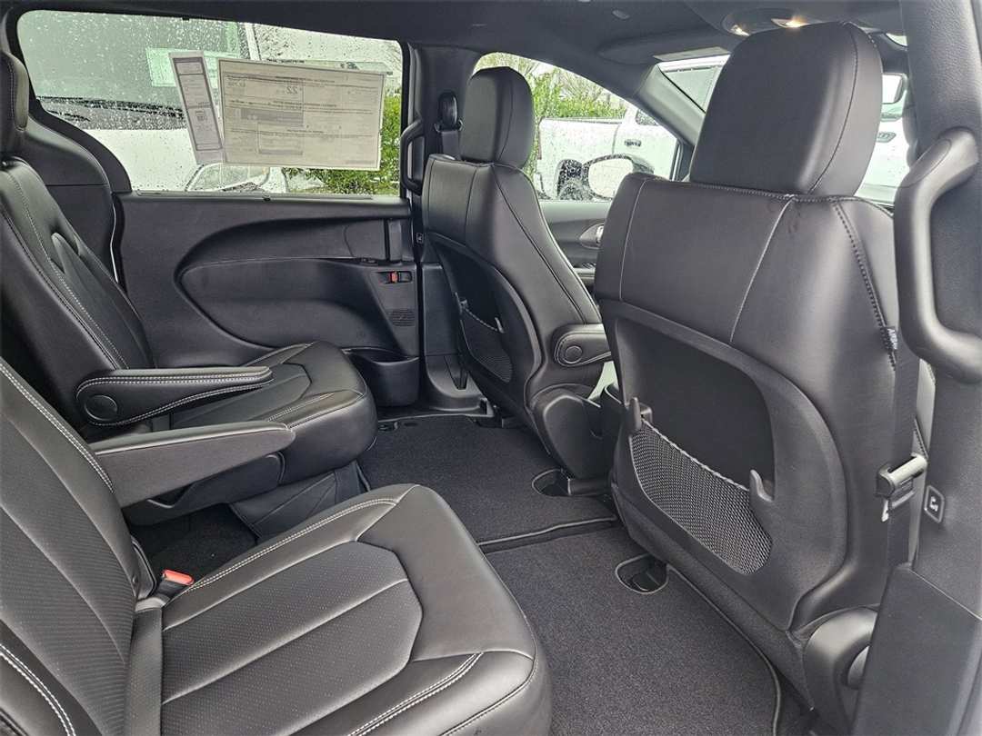 2026 Chrysler Voyager LX - Image 35