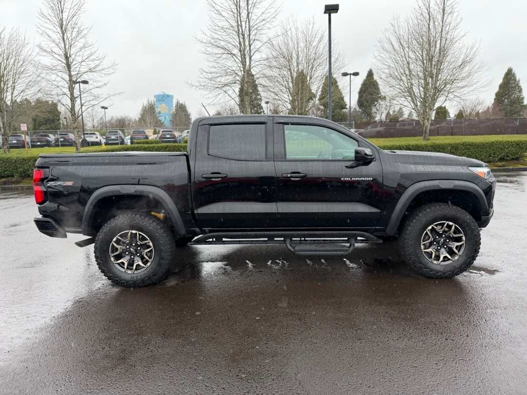 2024 Chevrolet Colorado ZR2 - Image 9