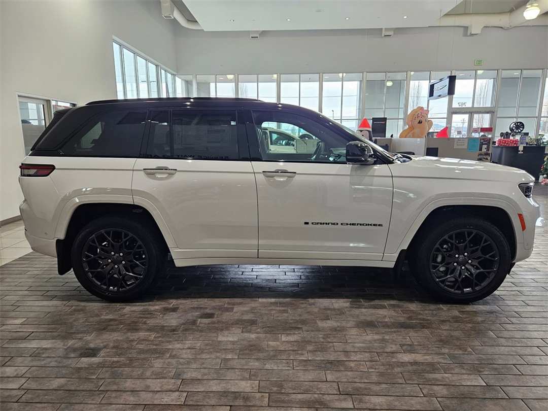 2025 Jeep Grand Cherokee Summit - Image 7