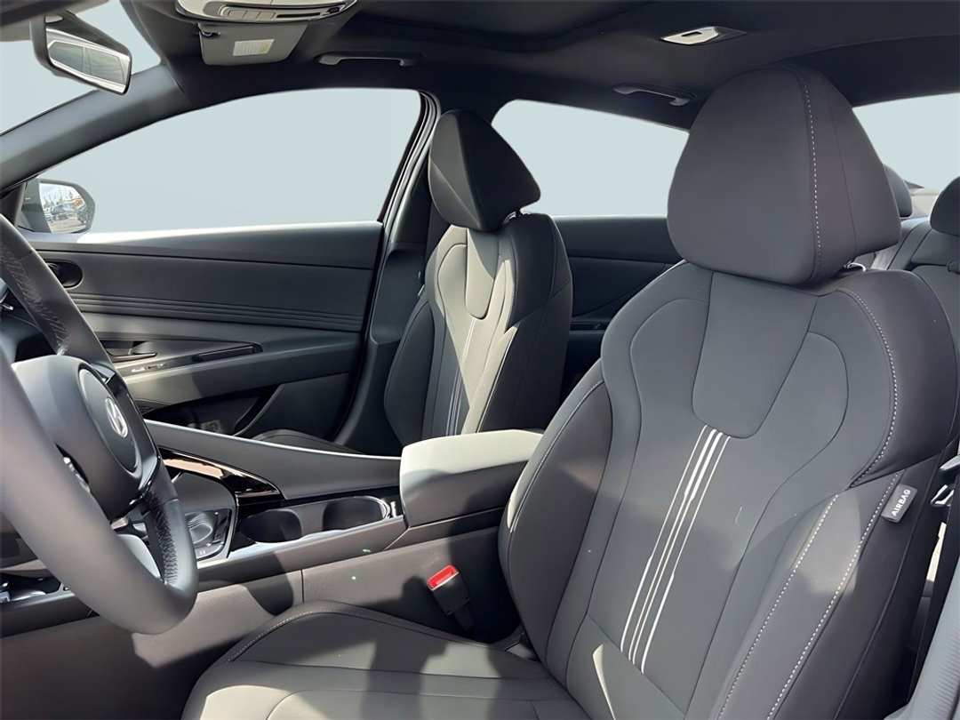 2026 Hyundai Venue SEL - Image 12