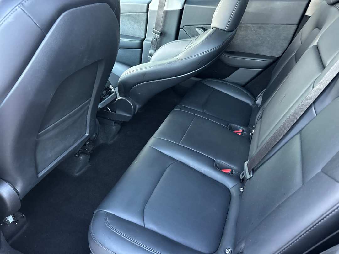 2023 Tesla Model Y Long Range - Image 11