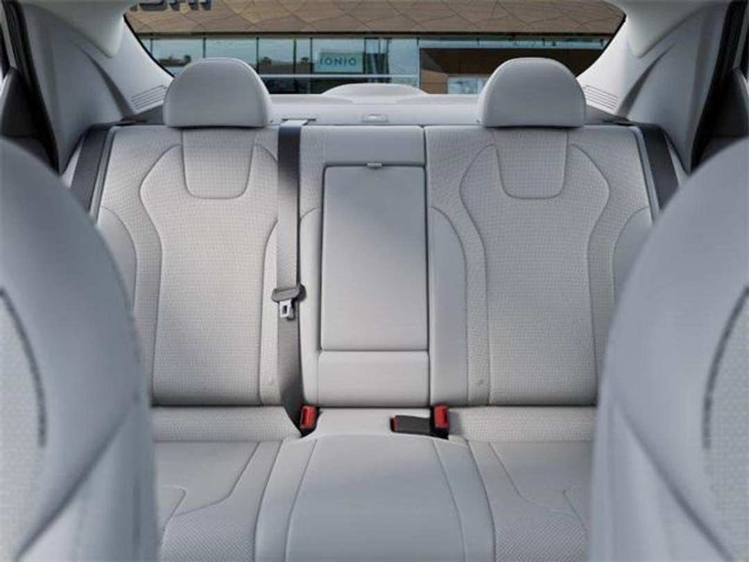 2026 Hyundai Elantra Limited - Image 12