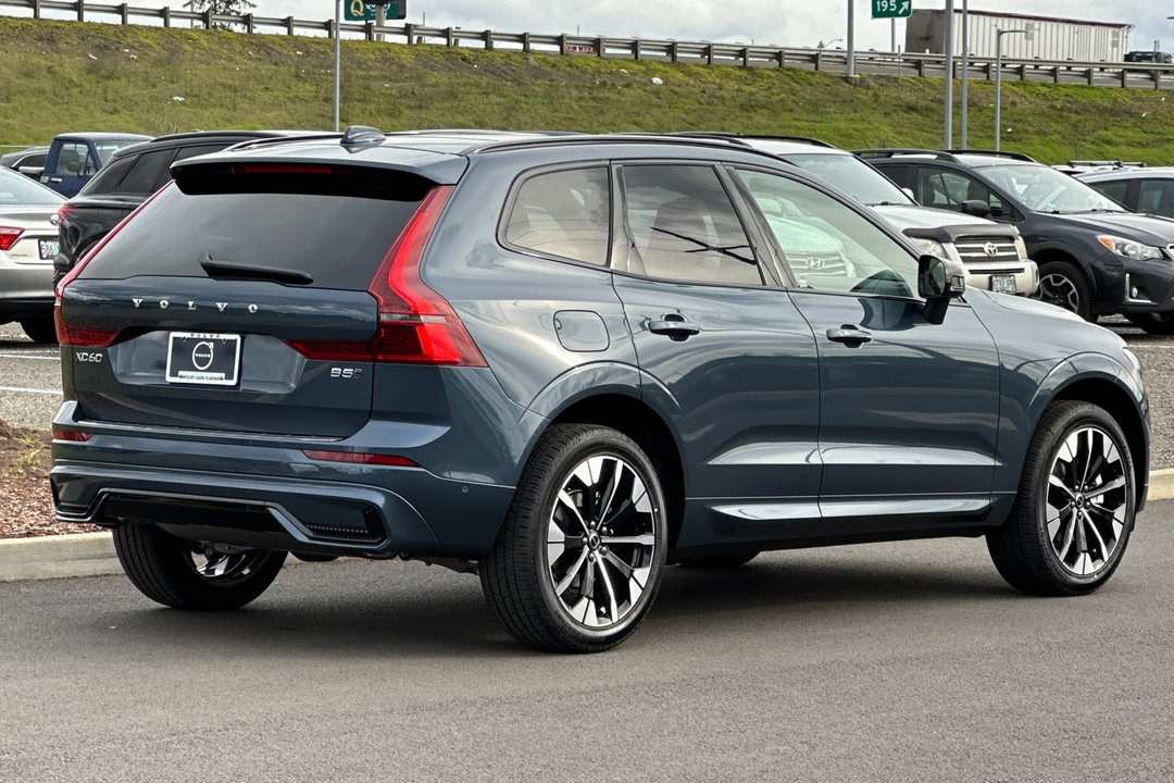 2026 Volvo Xc60 B5 Plus - Image 3