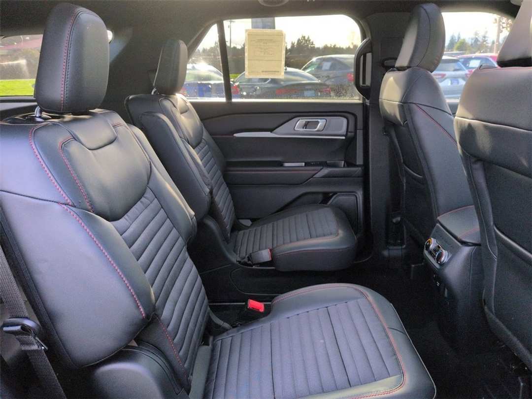 2026 Ford Explorer STLine - Image 29