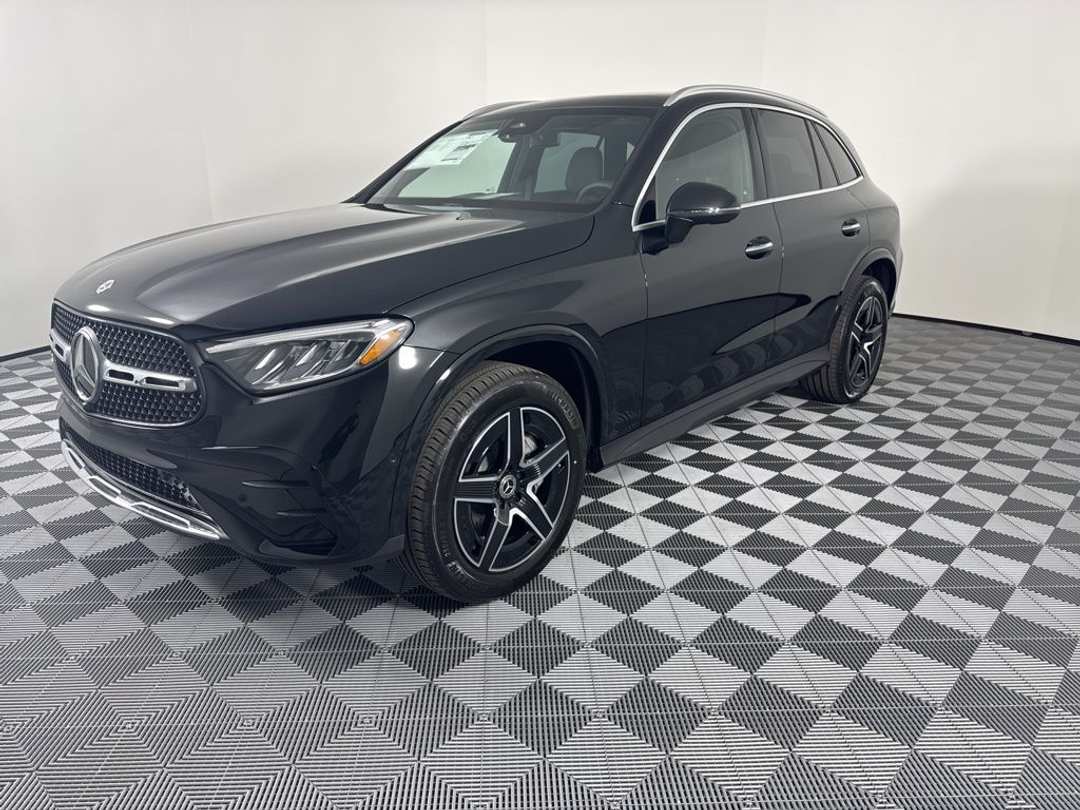 2026 Mercedes-Benz GLC 300 - Image 3