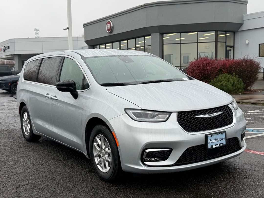 2026 Chrysler Pacifica Select - Image 2
