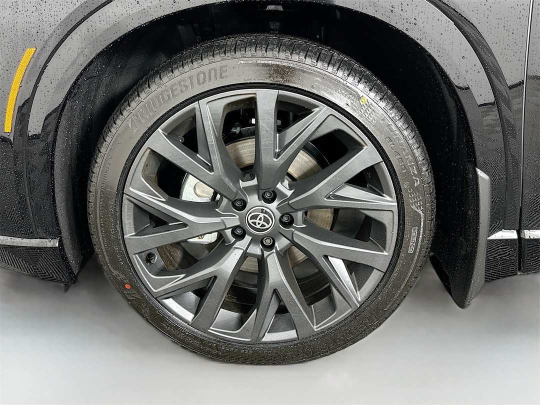 2025 Toyota Crown Signia Limited - Image 33