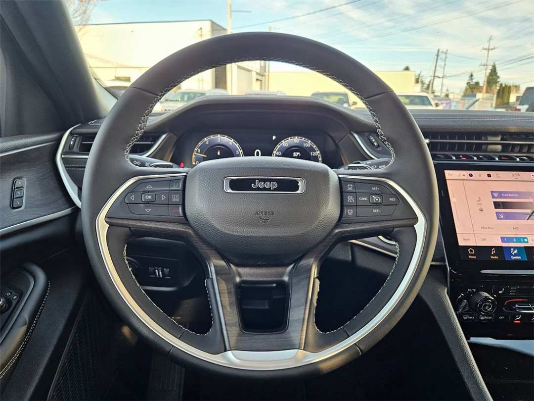 2025 Jeep Grand Cherokee Limited - Image 14