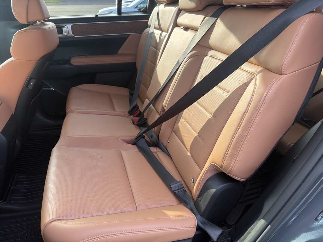 2025 Hyundai Santa Fe Limited - Image 17