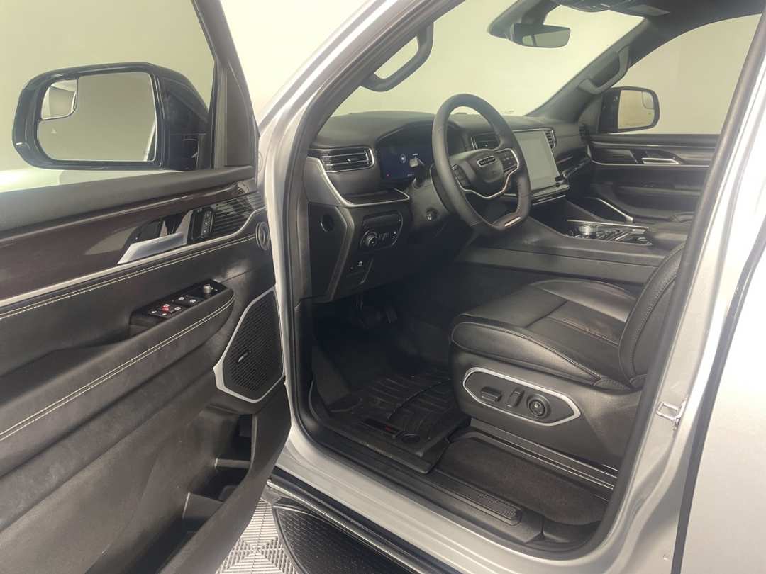 2024 Jeep Wagoneer - Image 14