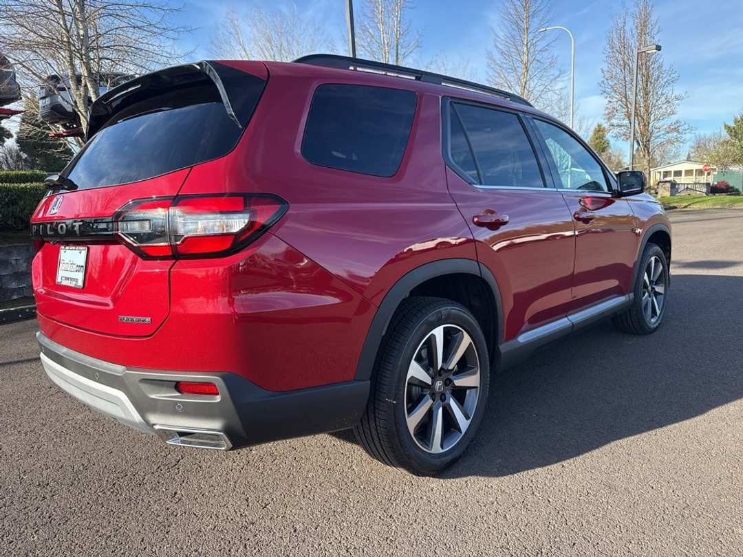 2025 Honda Pilot Touring - Image 3