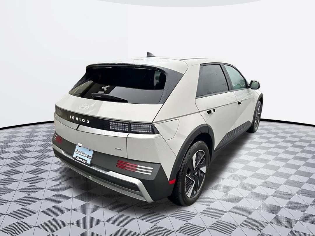 2026 Hyundai Ioniq 5 SEL - Image 3