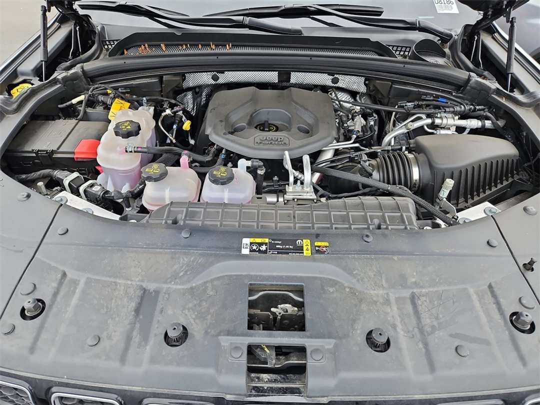 2023 Jeep Grand Cherokee Overland 4xe - Image 31