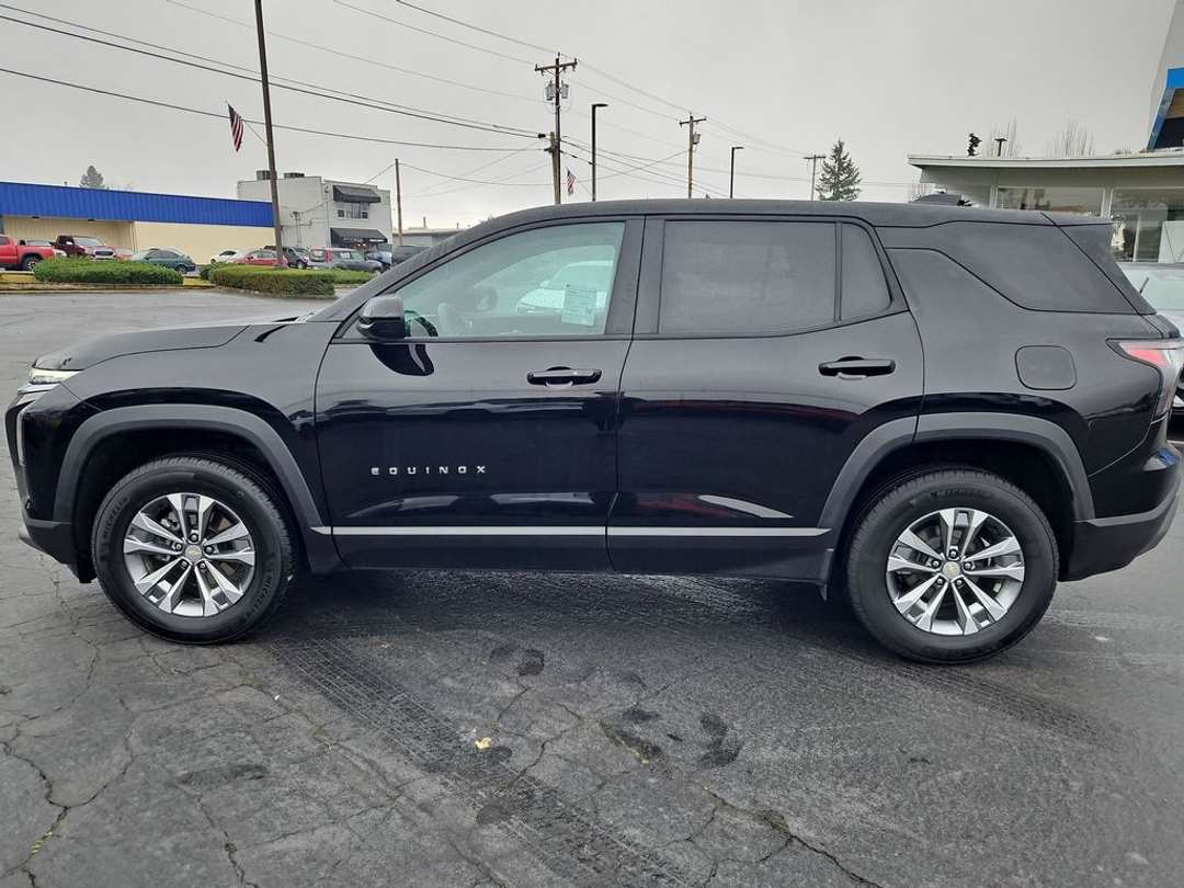 2025 Chevrolet Equinox LT - Image 3