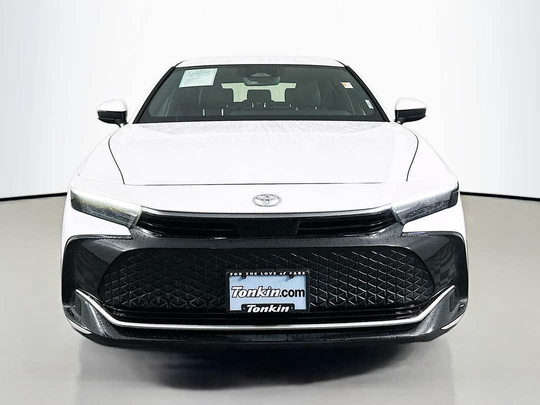 2024 Toyota Crown XLE - Image 3