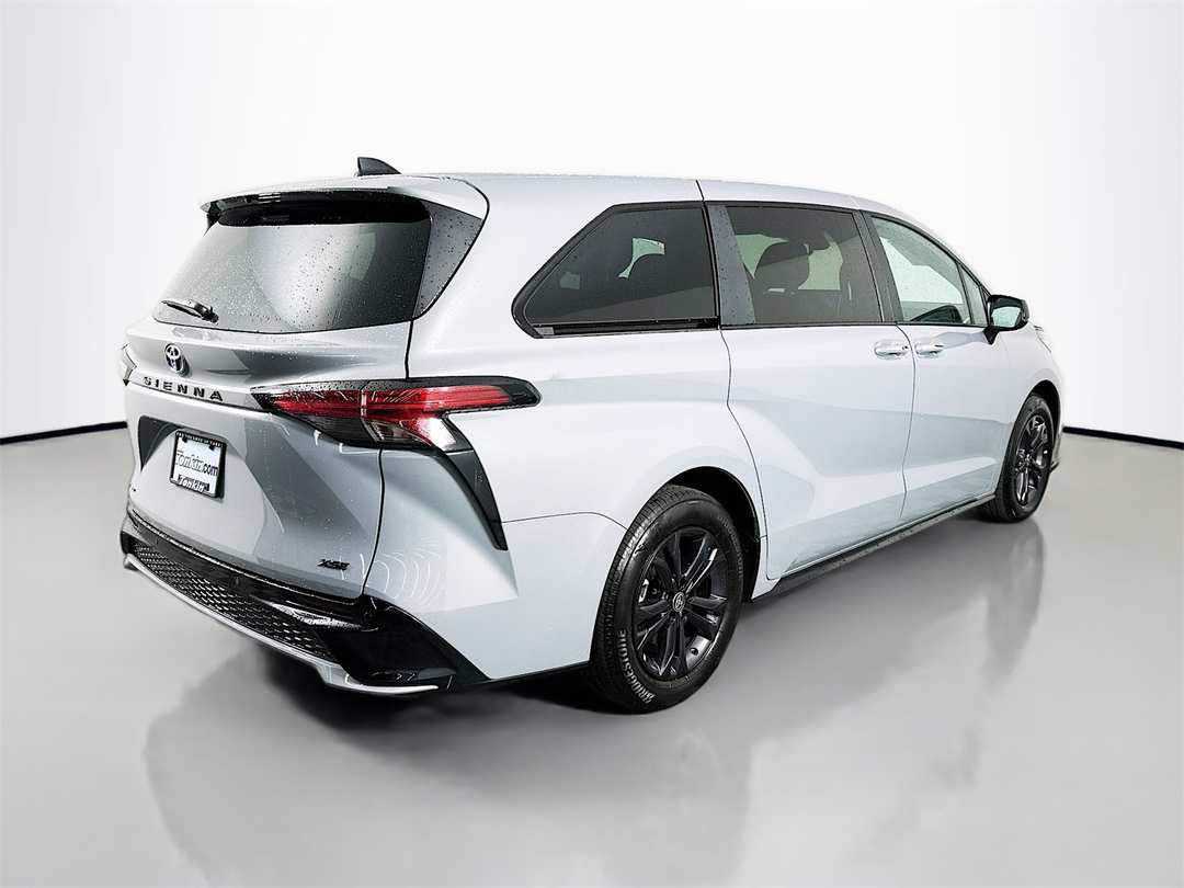2025 Toyota Sienna XSE - Image 7