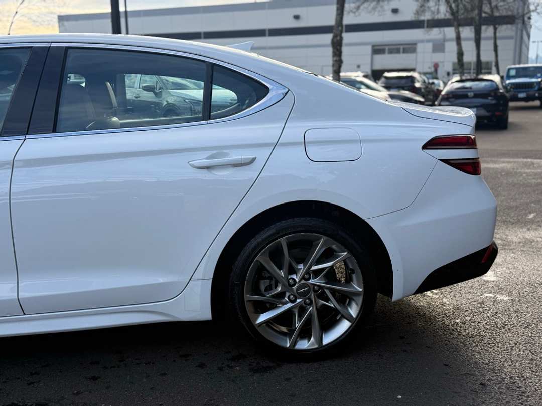 2022 Genesis G70 2.0T - Image 6