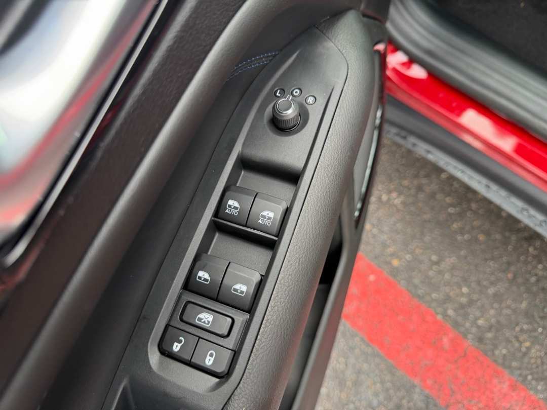 2026 Jeep Compass Latitude - Image 13